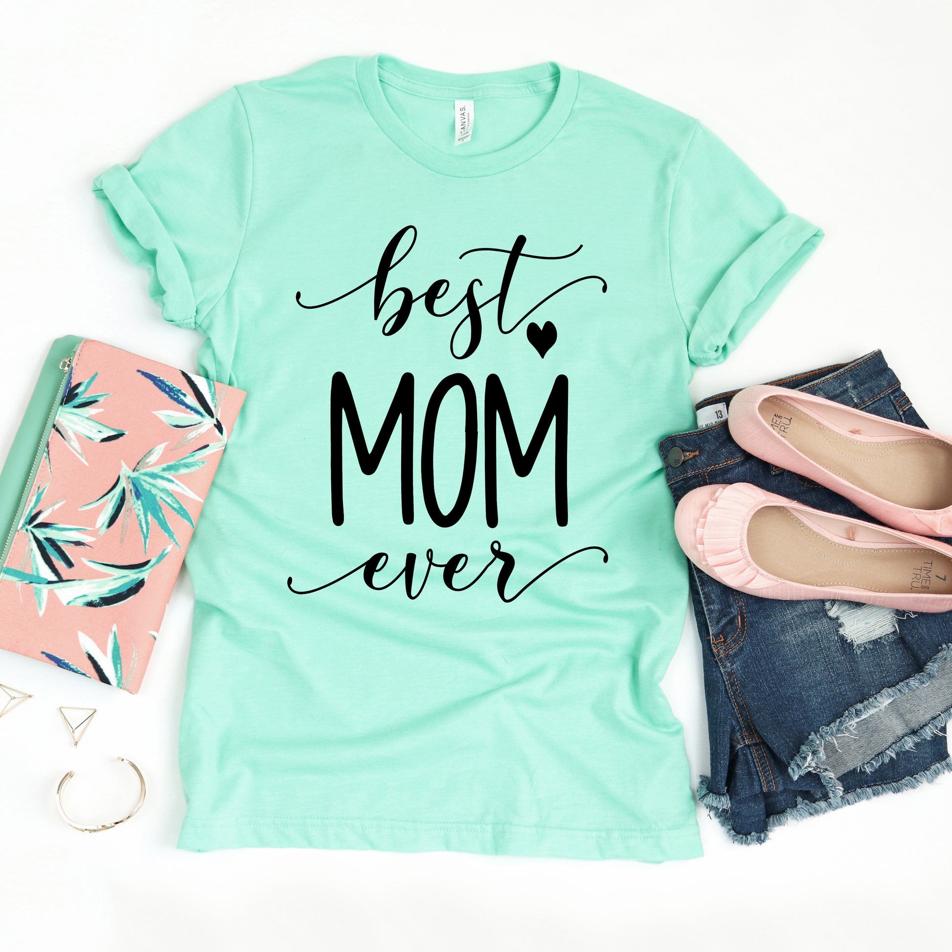 a t - shirt with the words best mom ever on it